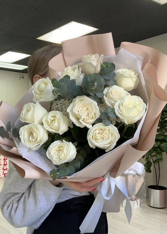 Dozen of Long Stem Roses - White