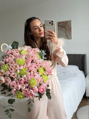 Floral arrangement by Magic Flowers Chicago