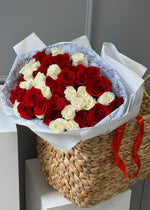 Load image into Gallery viewer, Mix of Roses Bouquet