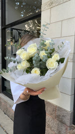 Load image into Gallery viewer, Dozen of White Roses with Fillers